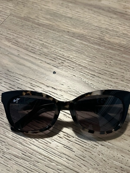 Maui Jim Accessories - Maui Jim Women's Tortoiseshell Cat-Eye Sunglasses - Black/Brown Gradient Lenses